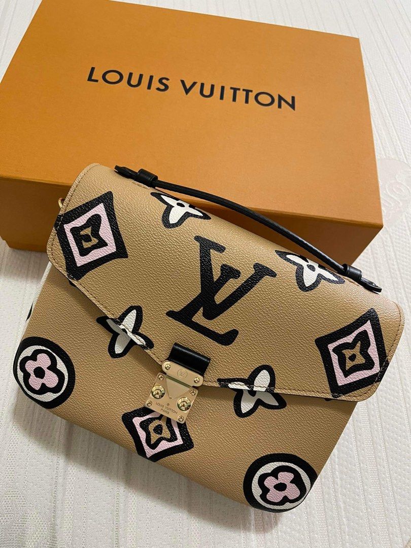 Louis Vuitton Wild at Heart Stole, Beige, One Size