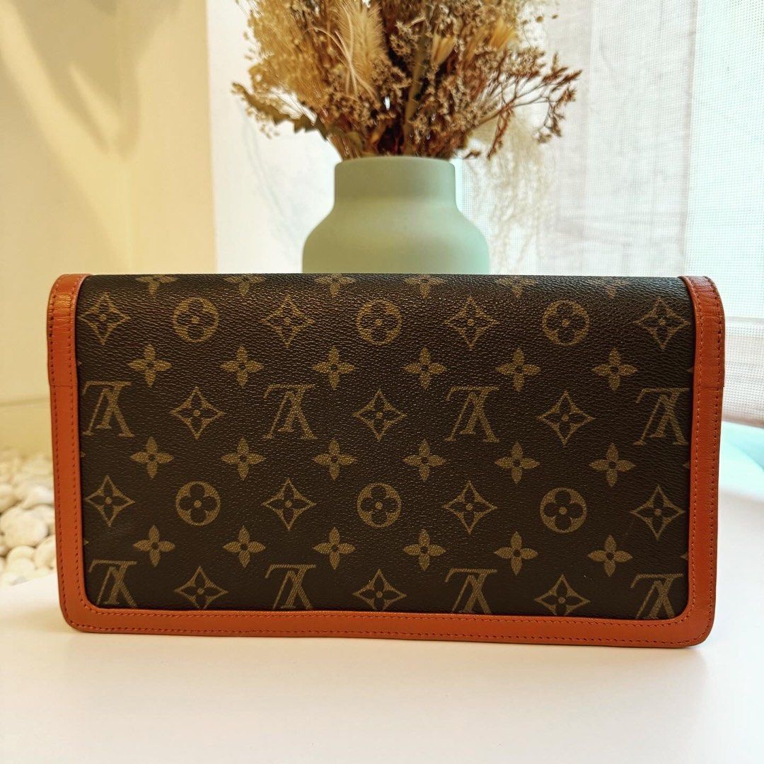 Louis vuitton large clutch top