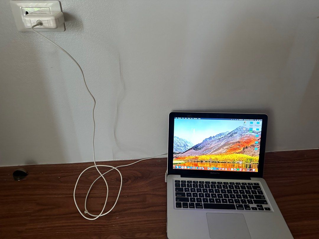 Macbook Pro 2010 (Category: Laptops & Notebooks) located in Pasig City. Submitted by byeloved (Listing ID 1264668861, Image 2). Description: Negotiable.