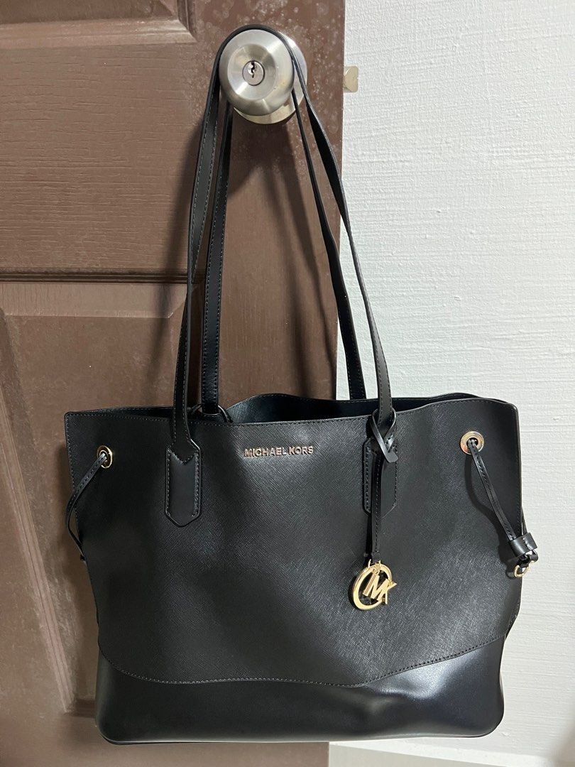 Michael Kors Tote Bag Luxury Bags Wallets on Carousell