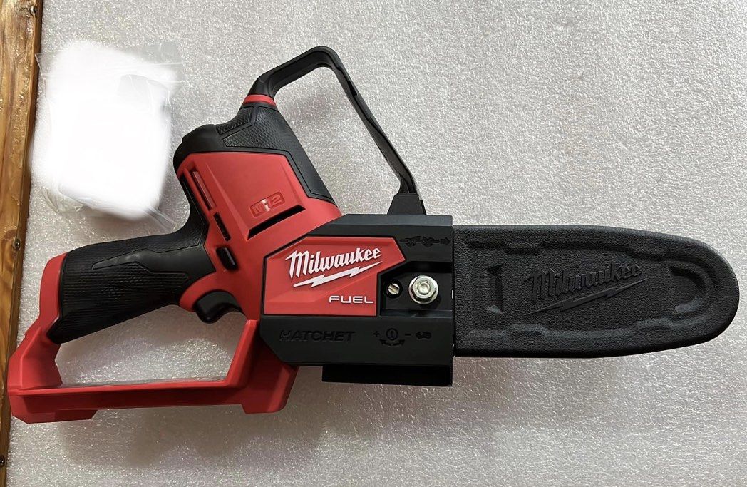 Milwaukee mini 2025 chainsaw