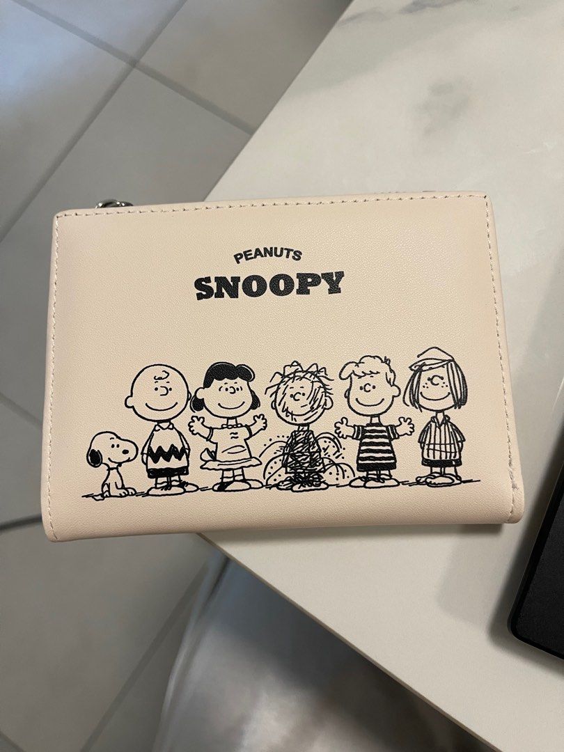 Miniso Snoopy purse limited edition, Women's Fashion, Bags & Wallets ...