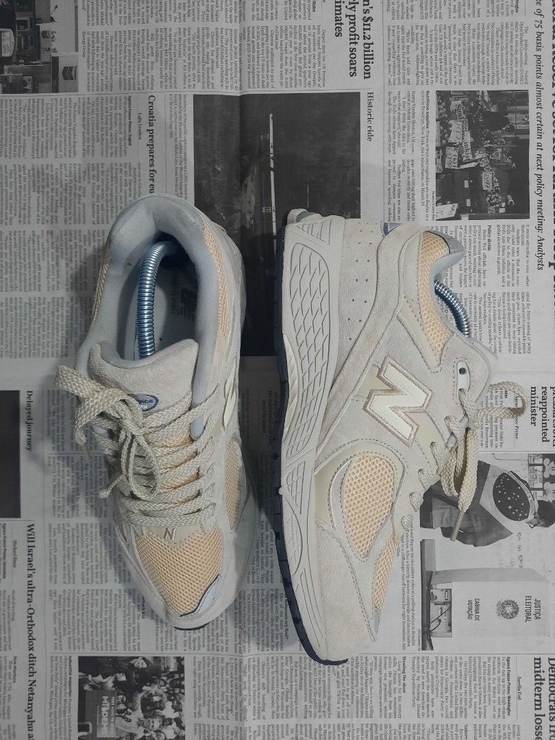 New Balance 2002 R, Fesyen Pria, Sepatu , Sneakers di Carousell