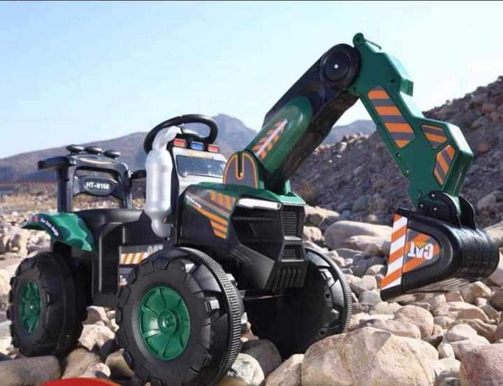 New excavator big (Category: Construction Tools & Equipment) located in Manila. Submitted by bambooreye87652 (Listing ID 1264757391, Image 3). Description: New excavator big #9158. W/usb/mp3/1-7y/0 Red white green ornege DIRECT BODEGA‼️.