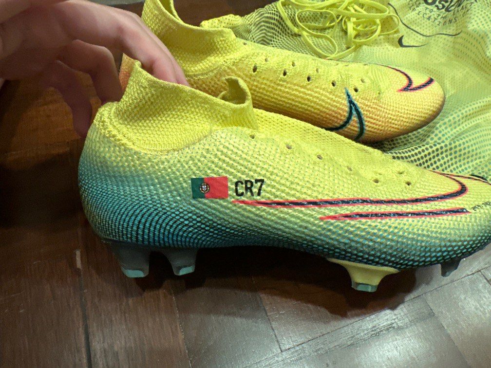 nike lemon venom football cleats