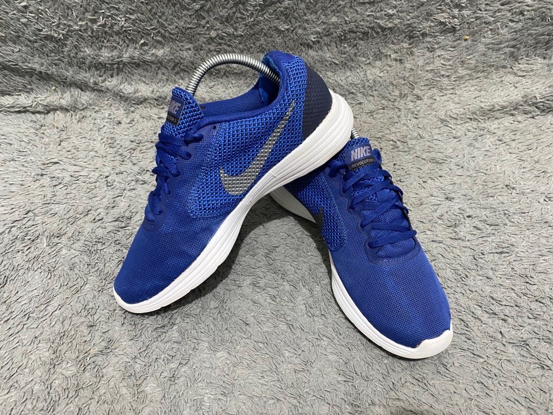 nike revolution 3 original