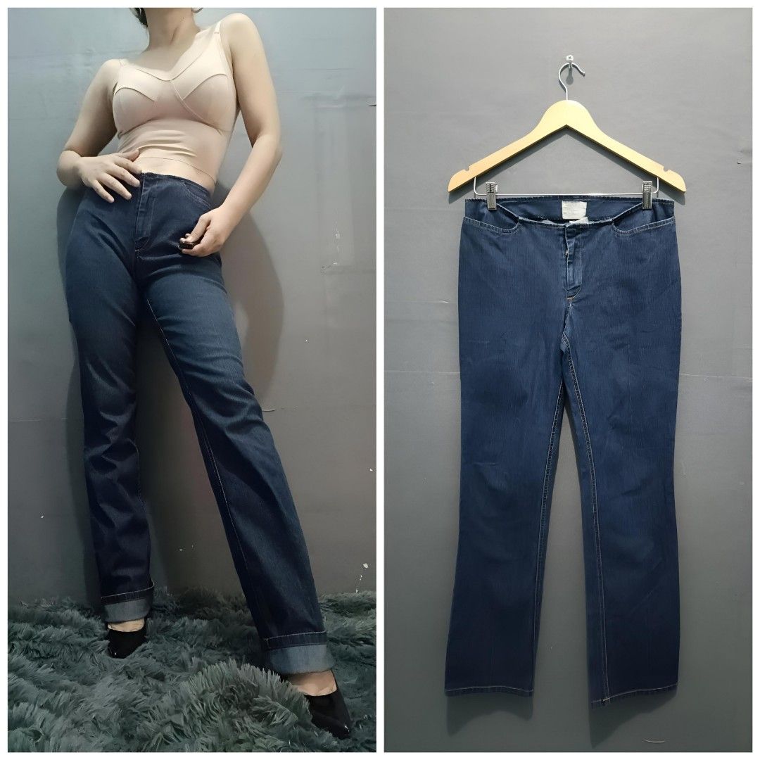 Low waisted flared boot cut vintage old navy jeans.  - Depop