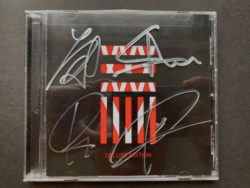 🌟ONE OK ROCK 全員Taka、Toru、Ryota、Tomoya 親筆簽名在巡迴時簽下的