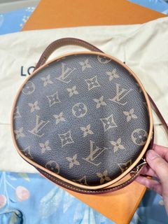 Preloved LV cellphone bag, Luxury, Bags & Wallets on Carousell