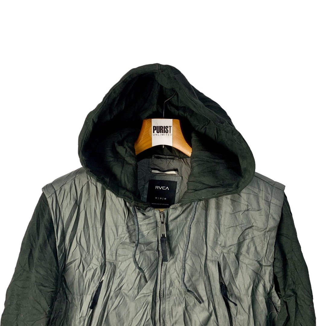RVCA Puffer Jacket Large (Category: Coats, Jackets and Outerwear) located in Quezon City. Submitted by puristunlimited (Listing ID 1264766527, Image 2). Description: RVCA Puffer Jacket Large Condition: 9.5/10 Color rate: 9/10 Shoulder: 22 inches Chest: 22 inches Hem: 20 inches Length: 28 inches Sleeves: 28 inches Best fit for Men's Large-XL Best fit for Women's XXL Best Price: ₱800 (add sf) 📩DM for faster transaction.