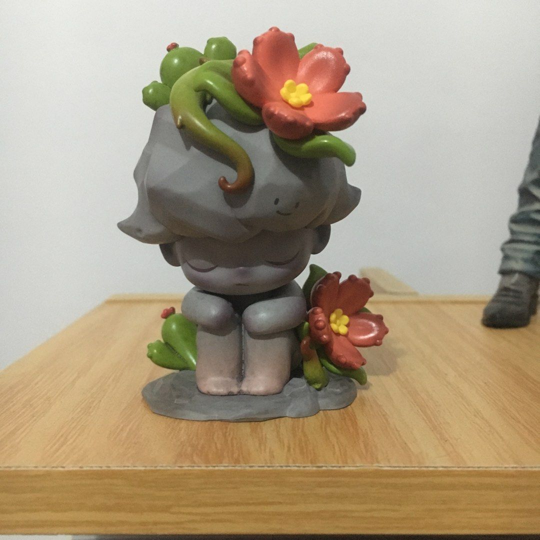 Secret Maneater Flower on a Statue Dimoo