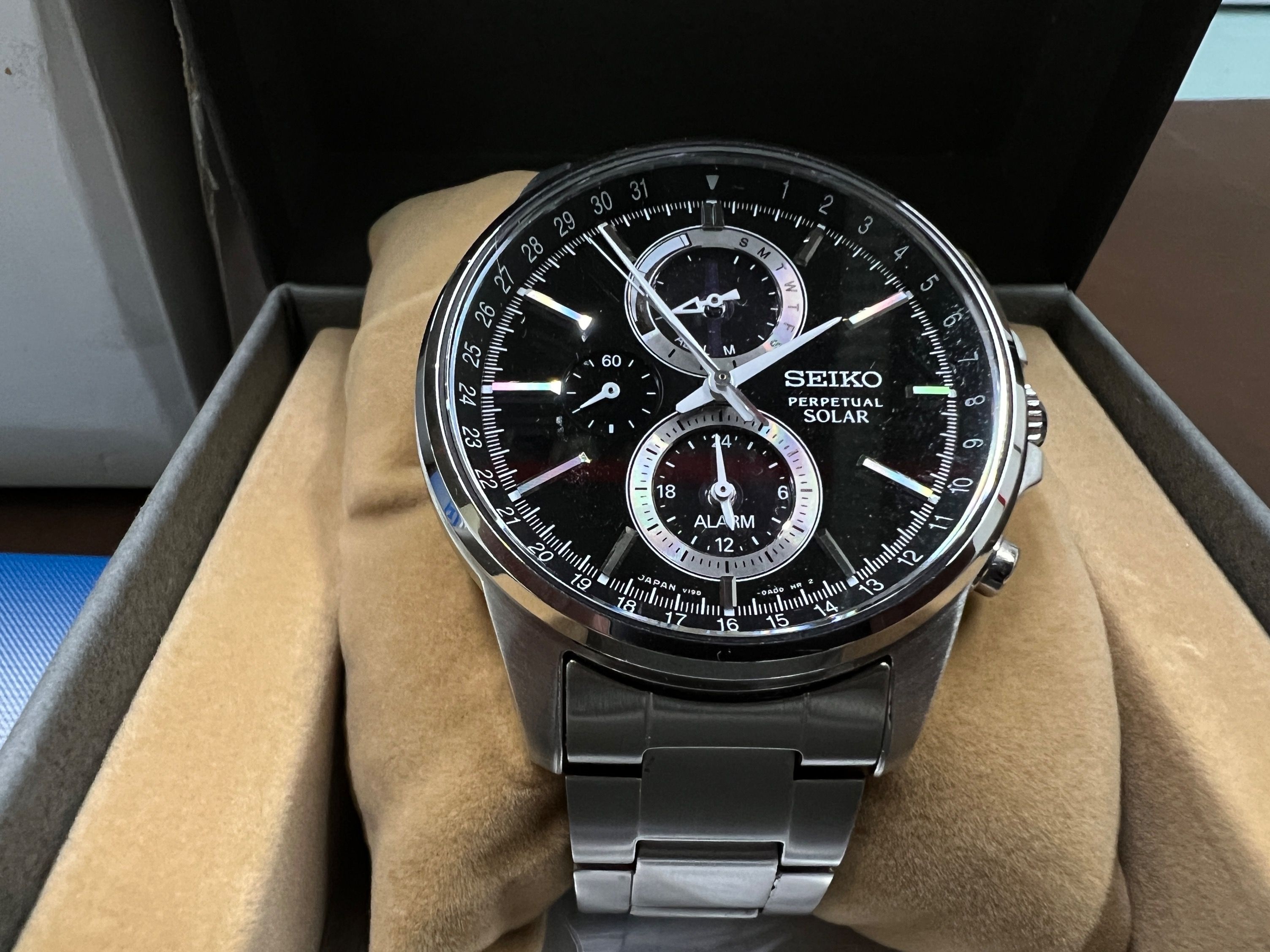 Seiko perpetual solar chronograph v198 clearance