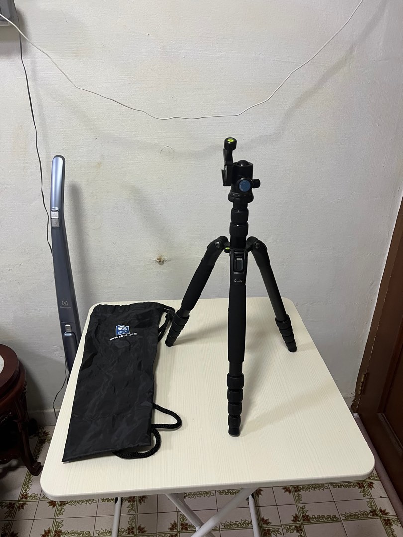 Sirui A1205 Carbon Fiber Tripod with Y11 Panasonic Ball Head