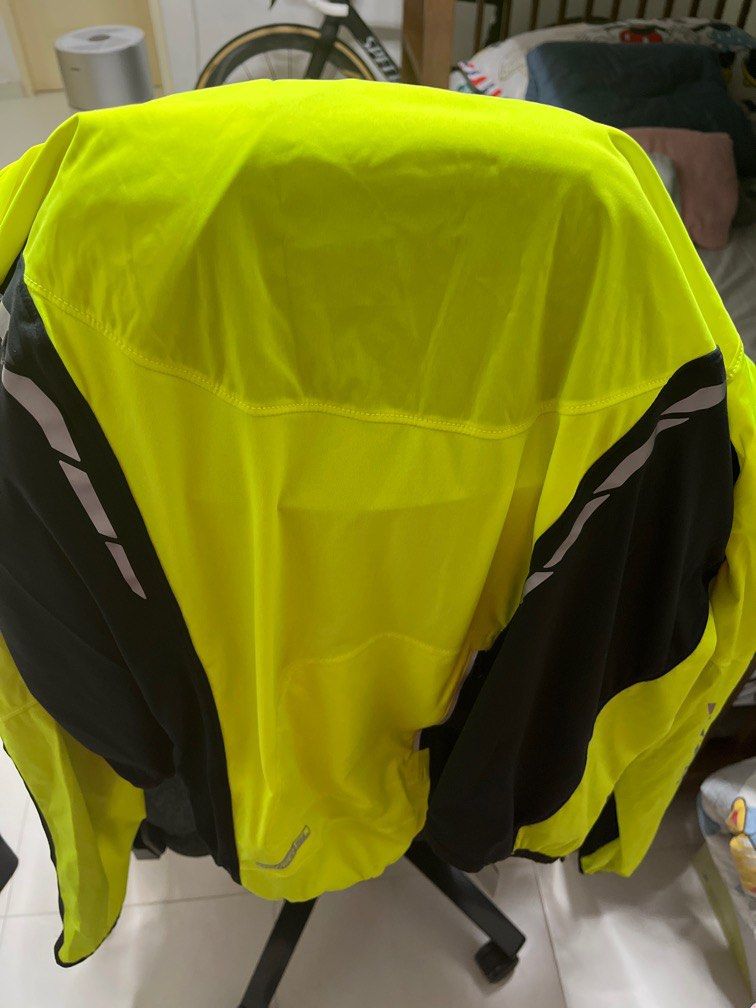 Specialized windbreaker/jacket (Category: Activewear) located in Singapore. Submitted by umycupoftea (Listing ID 1264755975, Image 2). Description: .