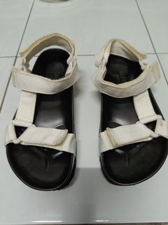 (Category: ) located in . Submitted by erysyah (Listing ID 1264669532, Image 1). Description: .