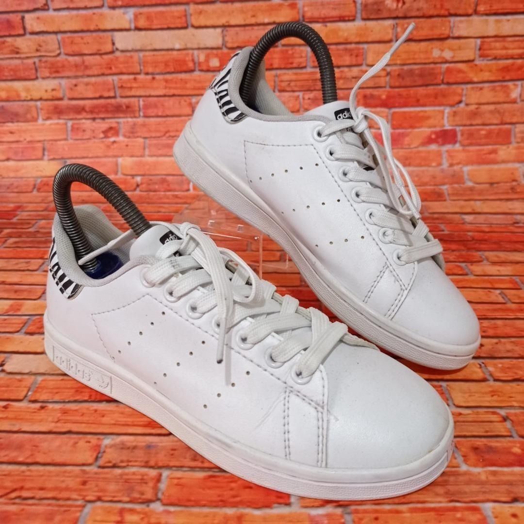 Stan smith white zebra hotsell