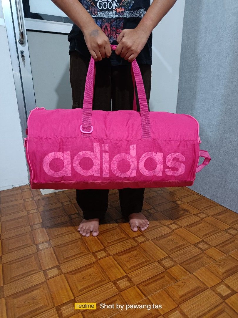 Tas Duffel Gym adidas Made in Pakistan Fesyen Wanita Tas