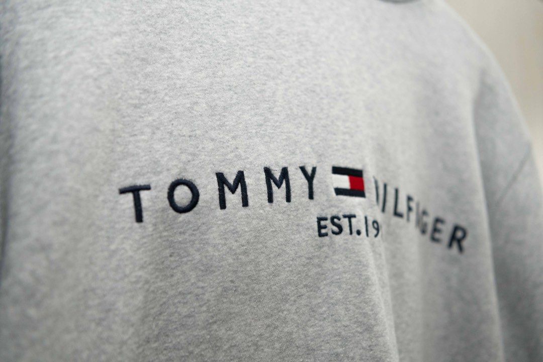 Badge hoodie tommy sale hilfiger