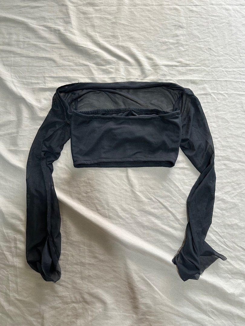 Two piece top (Black and Green) (Category: Sleeveless) located in Manila. Submitted by preby.a (Listing ID 1264670413, Image 1). Description: 200 each 375 for both Havent worn it! Super cute tho. Rfs: Decluttering.