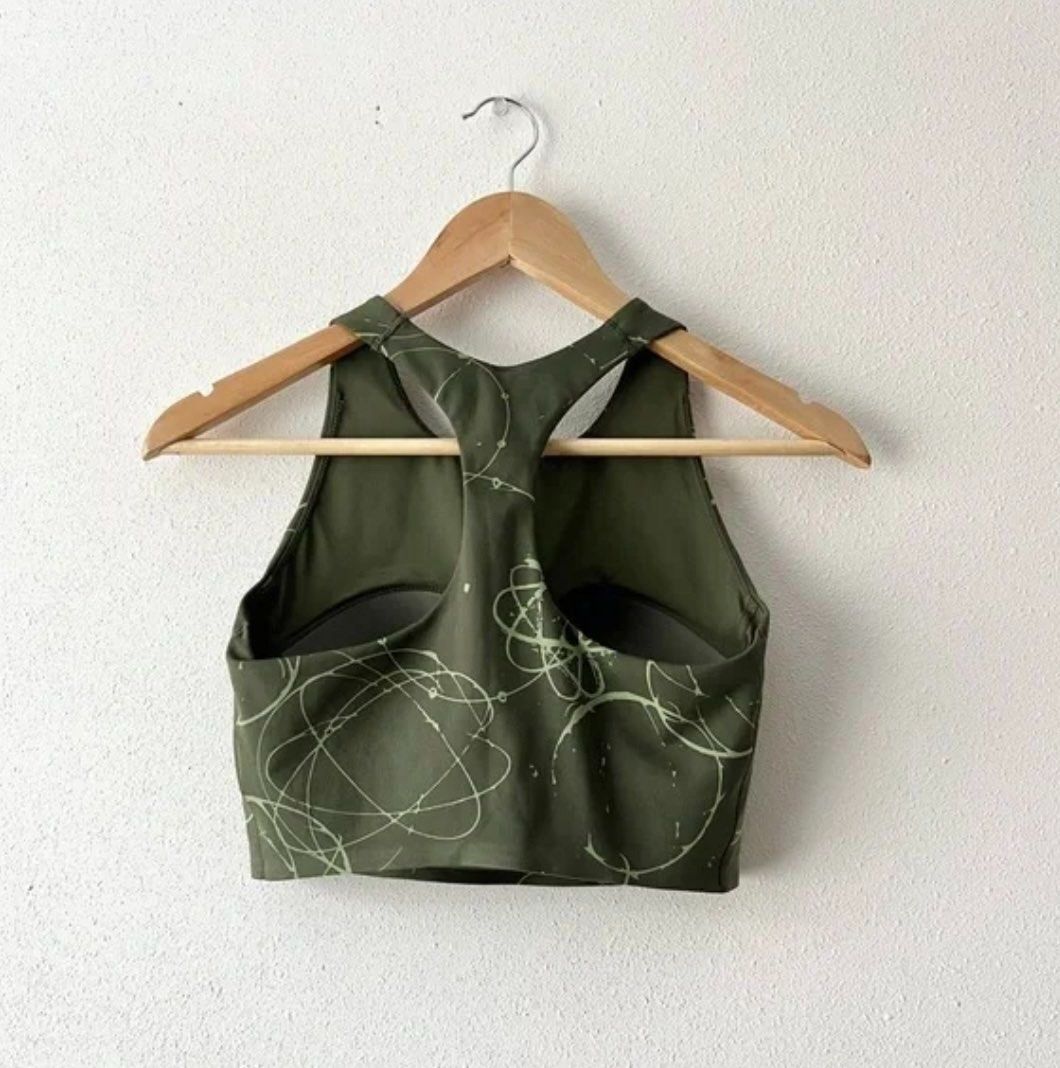 Uniqlo Wireless Bra Active Racer Back (Olive Print), Women's Fashion,  Activewear on Carousell