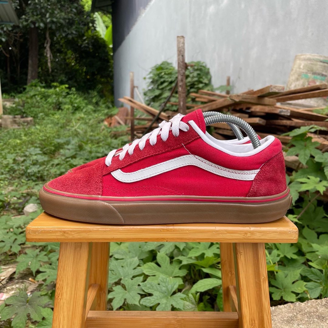 Gum sole clearance red vans
