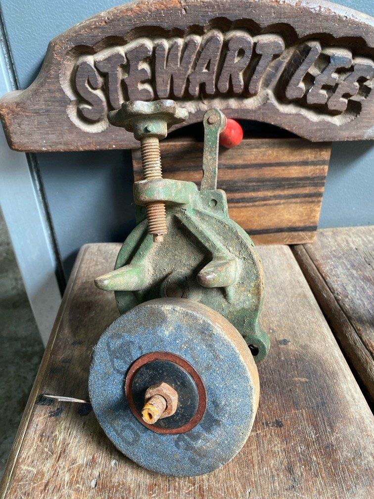 Vintage hand crank bench grinder, Hobbies & Toys, Collectibles