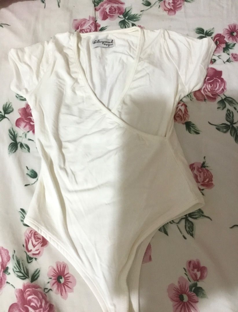 Underground Designer White rapped Top (Category: Blouses) located in Marilao. Submitted by dee444 (Listing ID 1264641376, Image 3). Description: Never used No stains new .