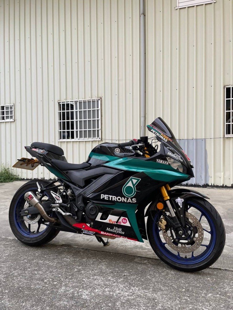 R3 petronas store