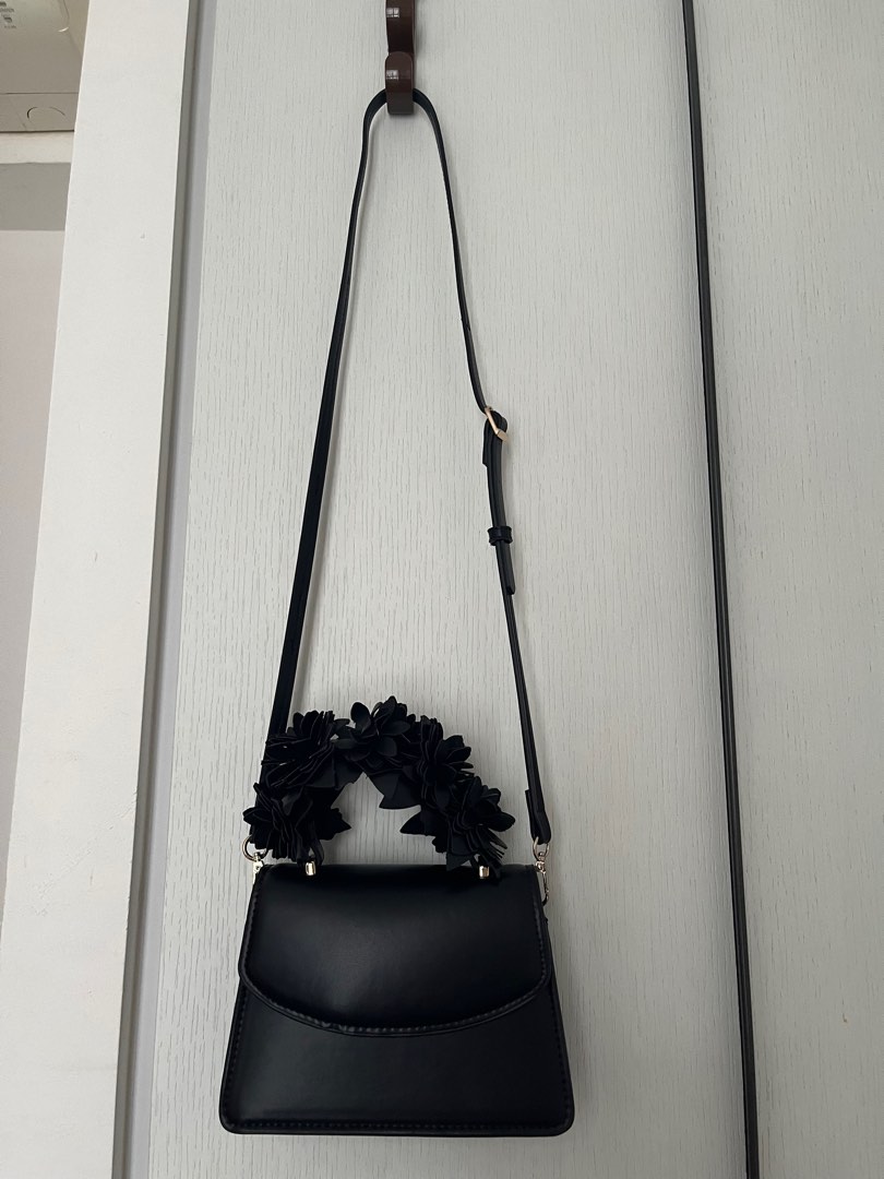 Zara black sling deals bag