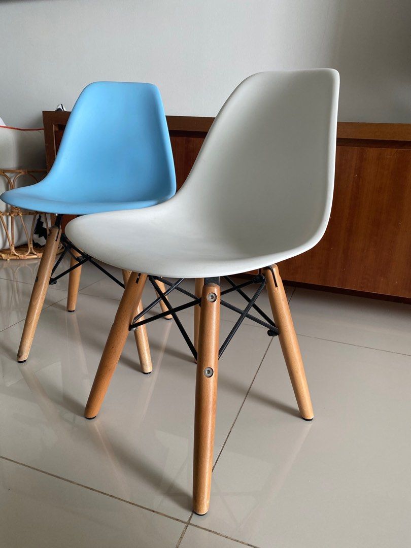 2x Eames moulded plastic Kid sized side chairs. Furniture Home