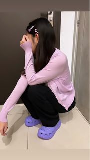 卡洛馳 Crocs 卡洛馳 潮人代言演繹 全新 Digital Violet數碼紫 Classic Crush Clog，絕對時尚界新寵， 配上60mm厚底造型，讓你趕上全城風靡Y2K風格 原版 正貨 ins風 主打款 洞洞泡芙鞋
