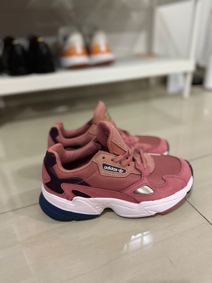 Adidas discount falcon salmon