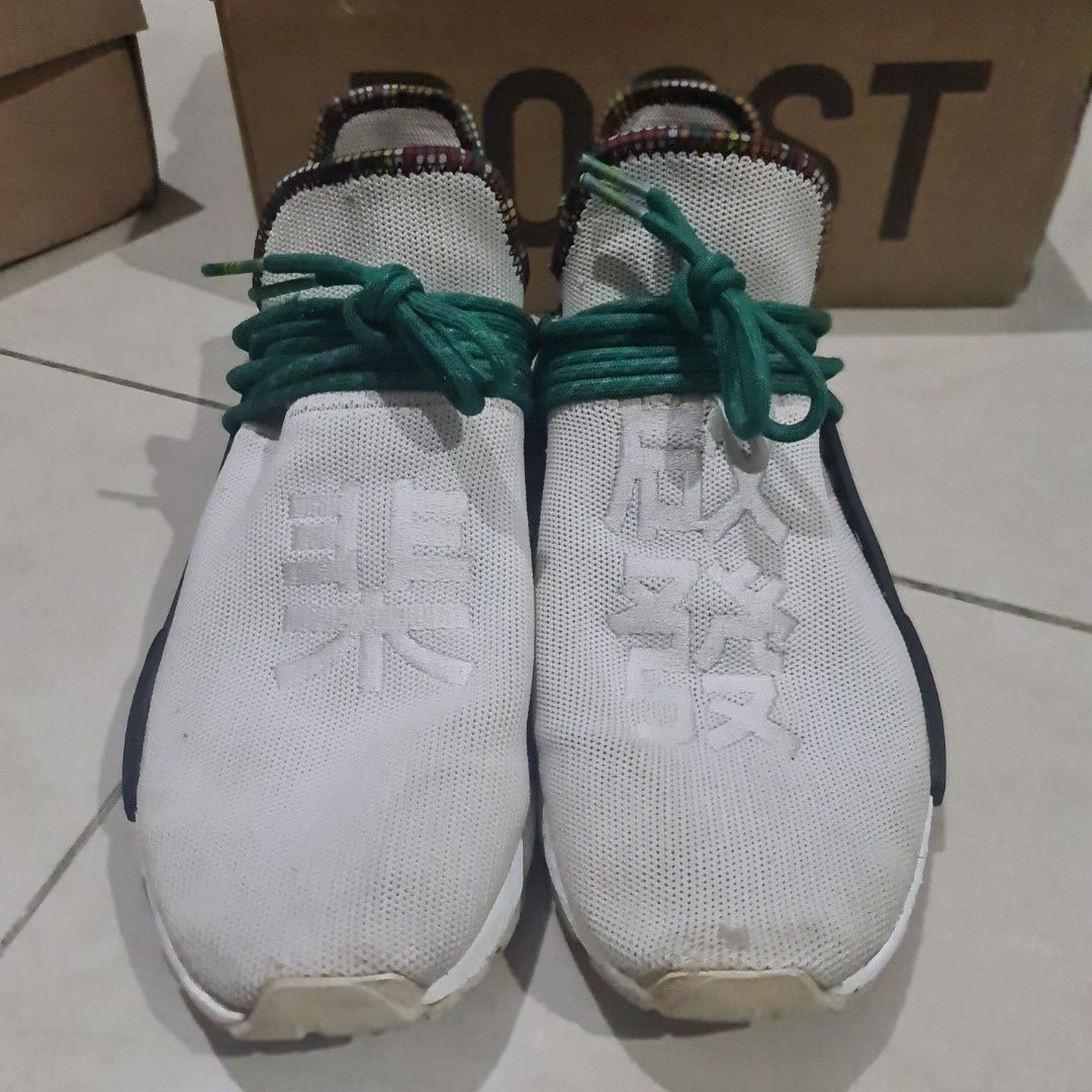 sepatu human race