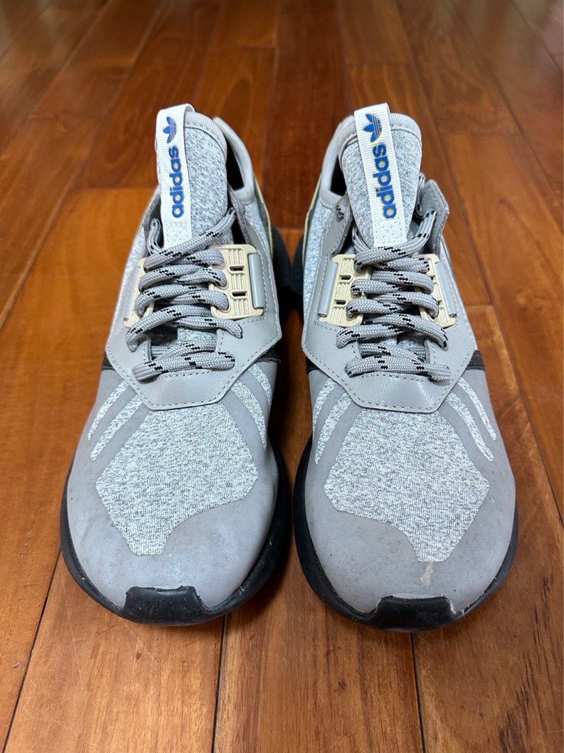 Adidas tubular sales gold trim