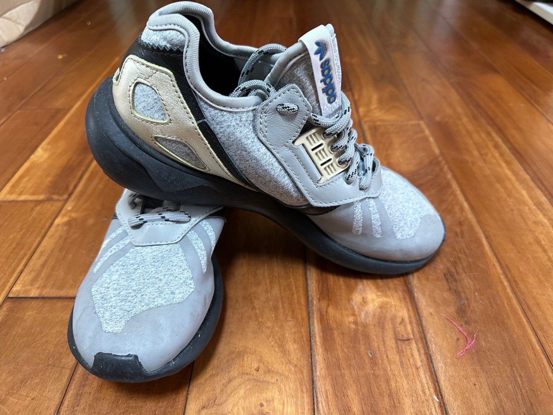 Adidas tubular sales gold trim