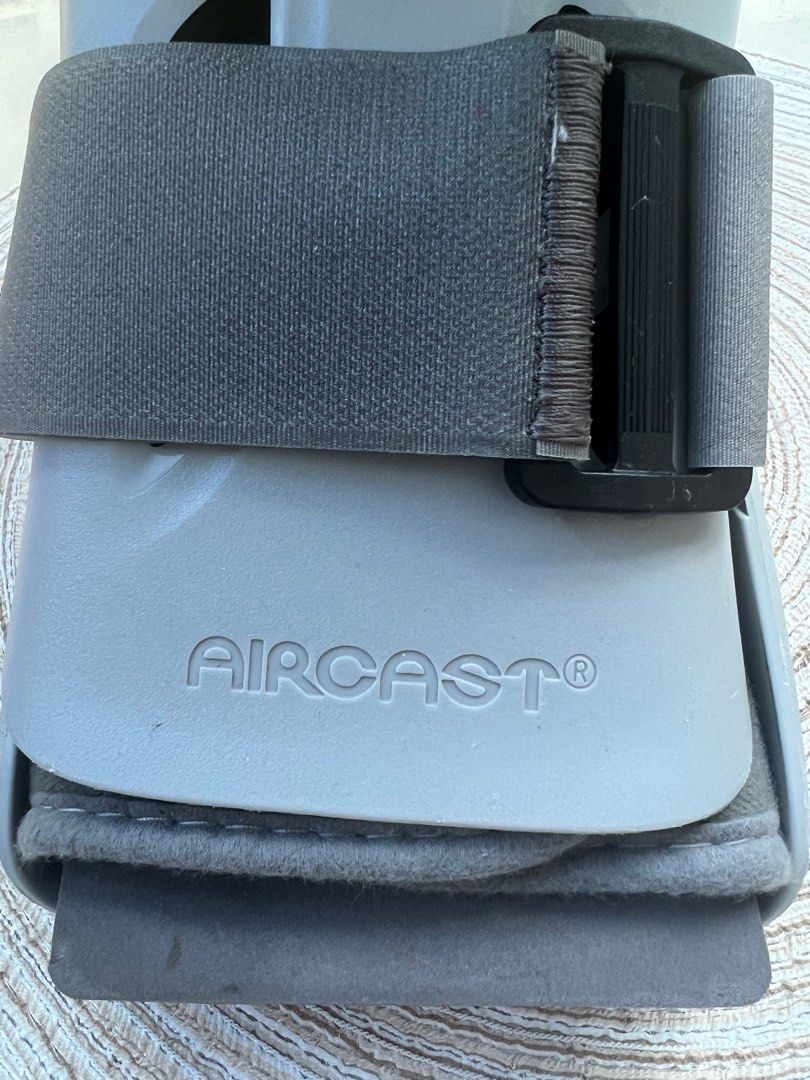 Aircast small (Category: Medical Supplies & Tools) located in San Juan City. Submitted by iambernie (Listing ID 1268714363, Image 2). Description: Used with care for 2 months by a teener. In original packaging with complete instructions . .