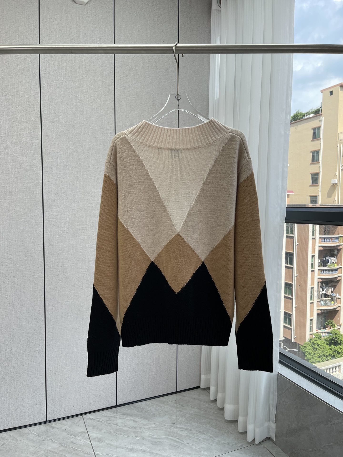 Authentic Burberry V shaped Stripe Intarsia Cashmere V neck