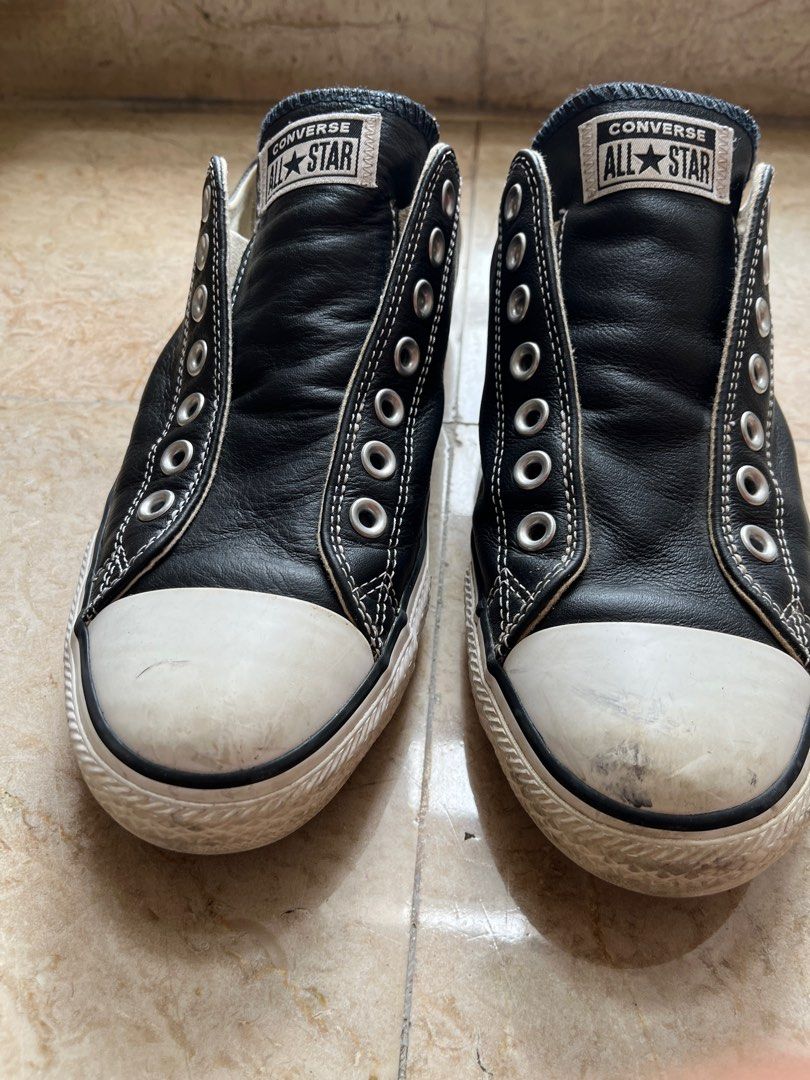White laceless new arrivals converse
