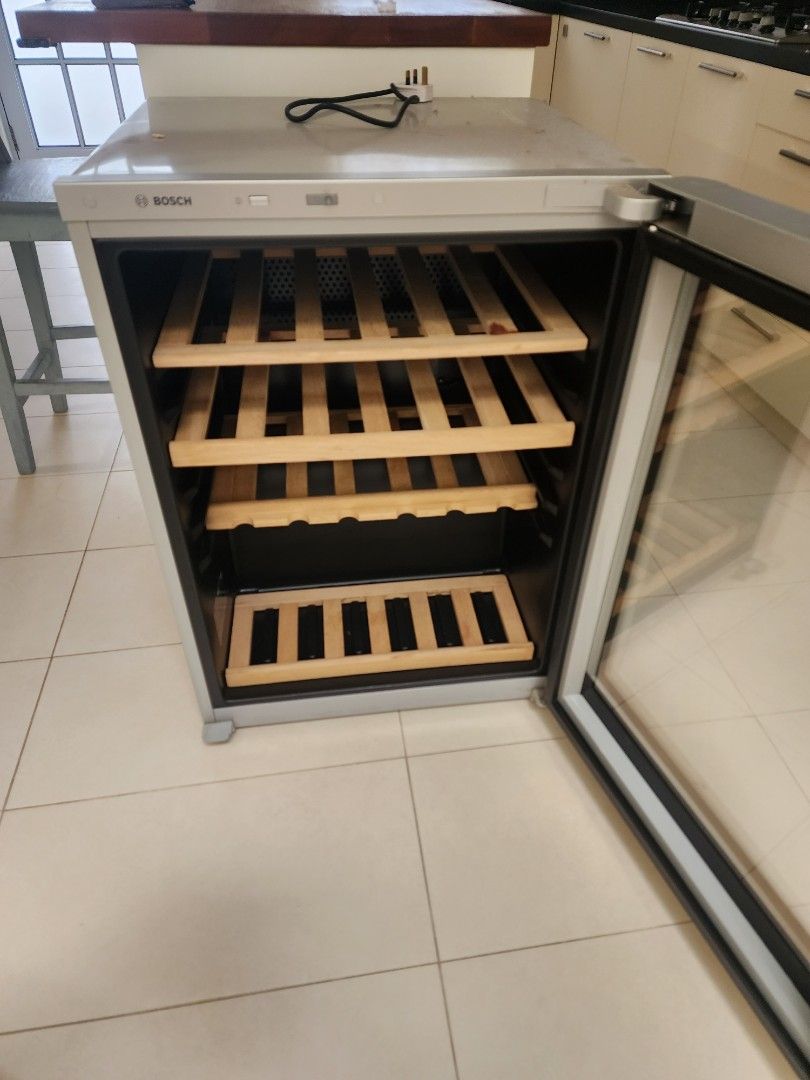 Bosch Wine Chiller Cooler KTW18V80/05, TV & Home Appliances, Other Home