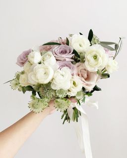 Wedding flowers - Bridal bouquet in white ranunculus and menta rose