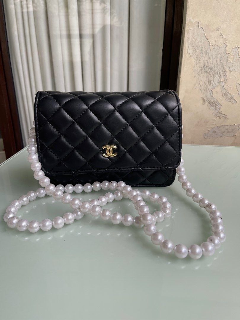 Chanel pearl sling bag top
