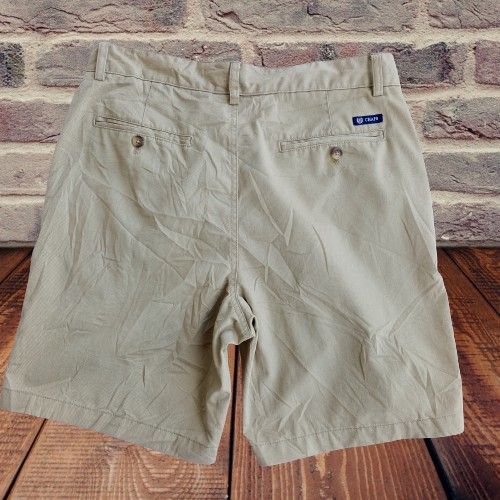 CHAPS SHORTS (Category: Shorts) located in Manila. Submitted by eothrift (Listing ID 1268854921, Image 2). Description: ❗❗ Free Shipping ❗❗ Condition: Excellent Size: 34 Dimension: W: 17 - L: 19.5 Leg opening: 10.5 Issue: None Color rate:9 Price: 400 Free Shipping We Ship Nationwide.