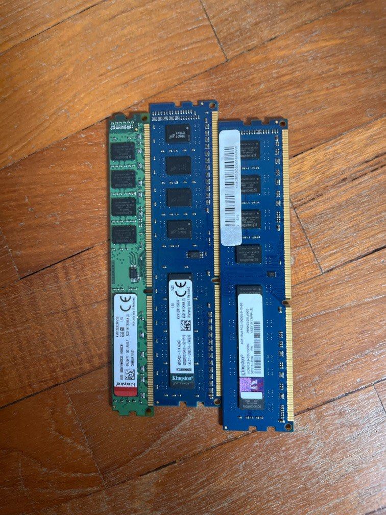 Computer RAM (Category: Computer Parts) located in Singapore. Submitted by toottt (Listing ID 1268759939, Image 1). Description: 10 per stick Blue one 4Gb green 2GB.