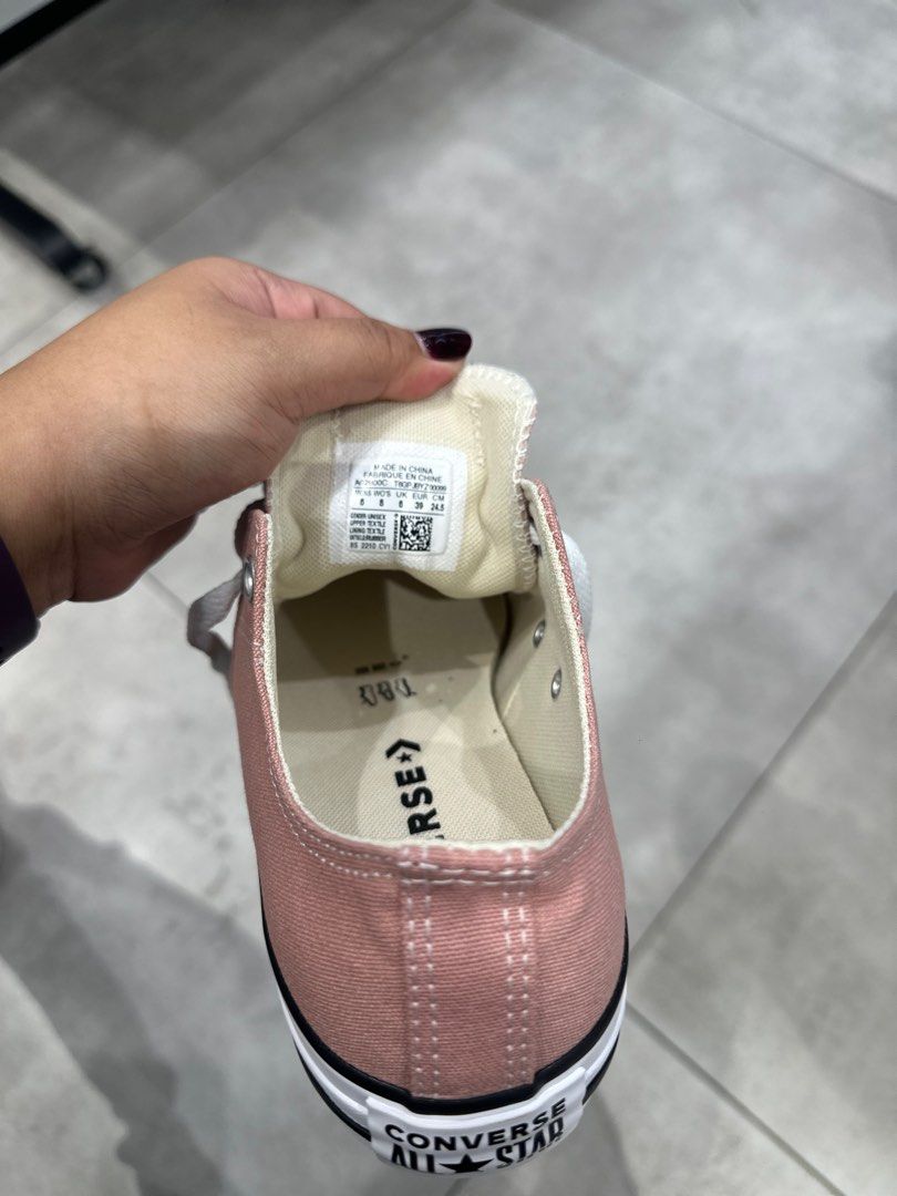 Powder pink converse hotsell