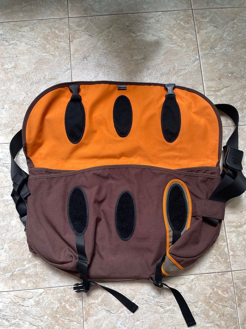 Crumpler complete seed (L), Men's Fashion, Bags, Sling Bags on