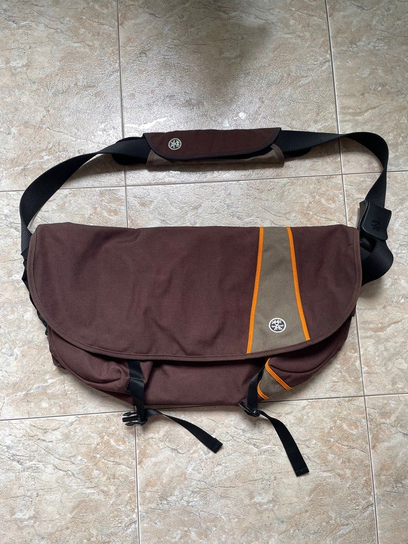 Crumpler complete seed (L), Men's Fashion, Bags, Sling Bags on
