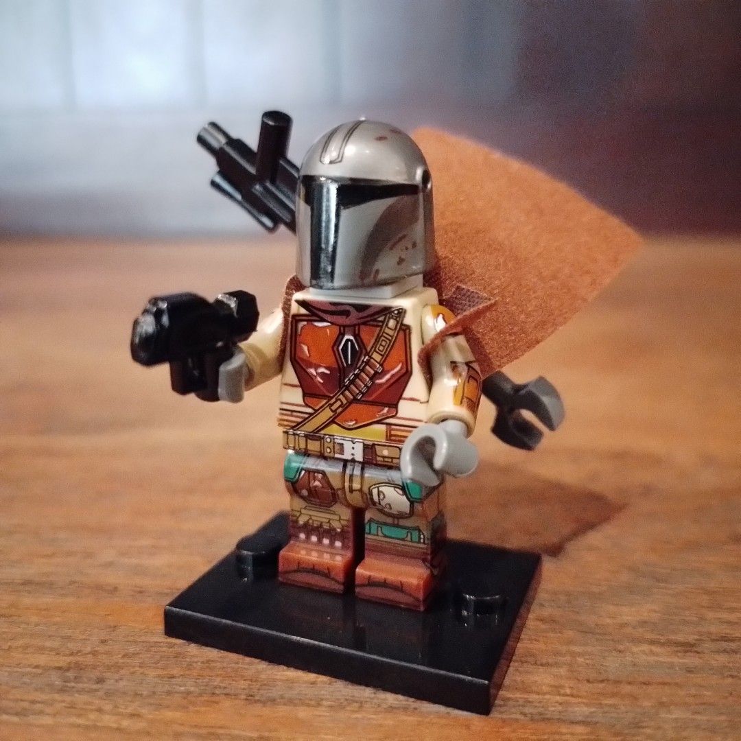 Din Djarin Mando with Old Armor Building Toys Brick Sets Compatible Knockoff LEGO Star Wars The Mandalorian The Book of Boba Fett Pedro