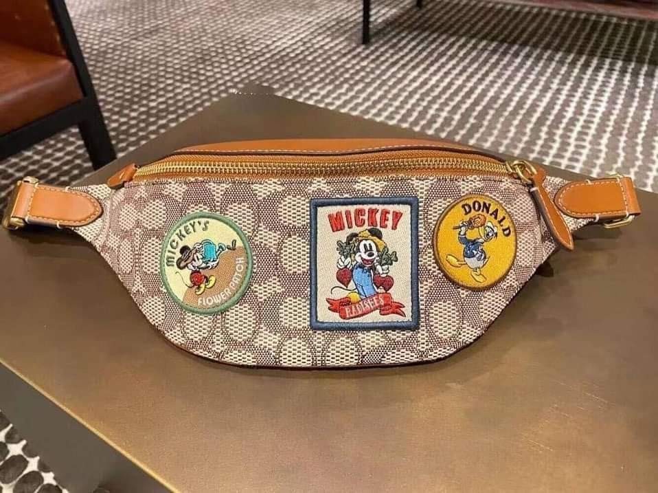 しっかりとした作りですCOACH×DISNEY CHARTER BELT BAG 7 IN SIG