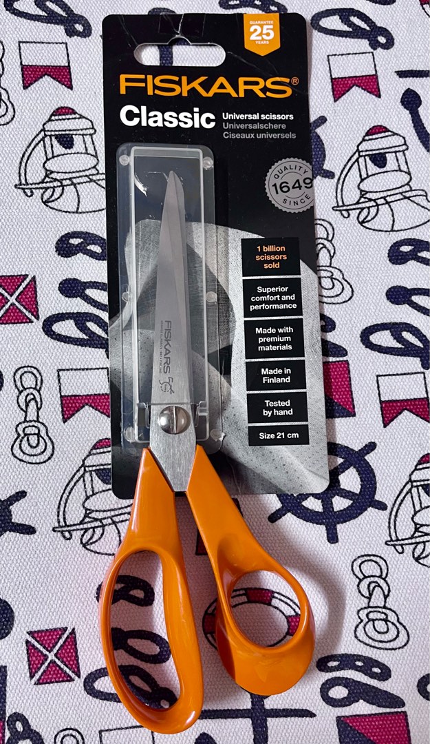 Fiskars Classic Universal Scissors, Hobbies & Toys, Stationery & Craft, Craft Supplies & Tools