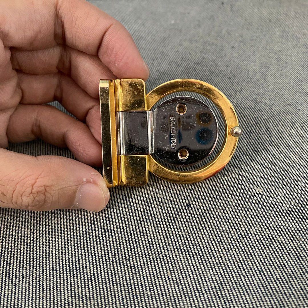 Gucci belt on head shop
